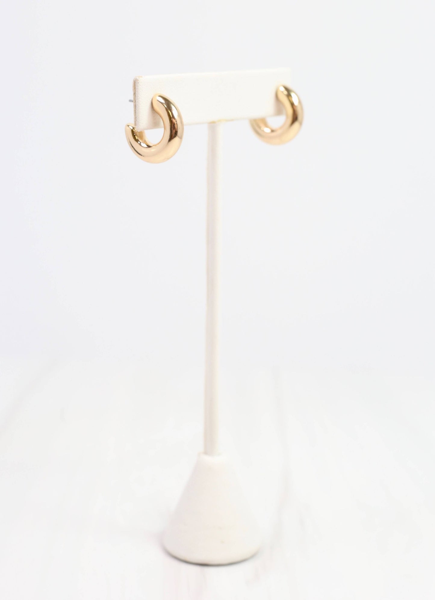 William Hoop Earring, Shiny Gold