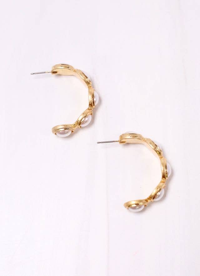 Dalma Pearl Hoop Earring