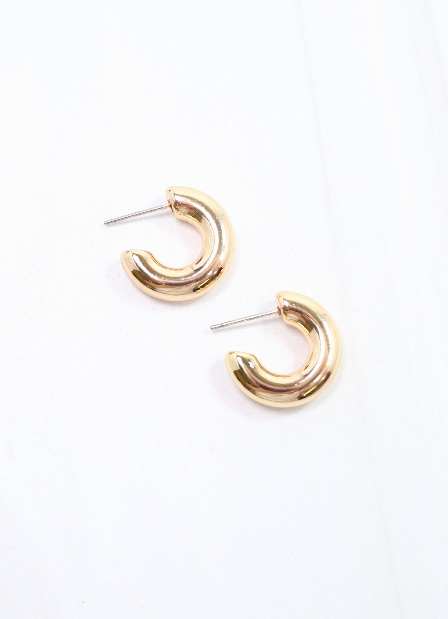 William Hoop Earring, Shiny Gold