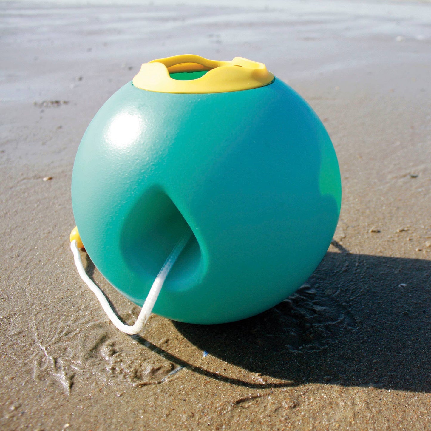 Quut Ballo, No spill bucket. Beach Sand and Pool Toy!