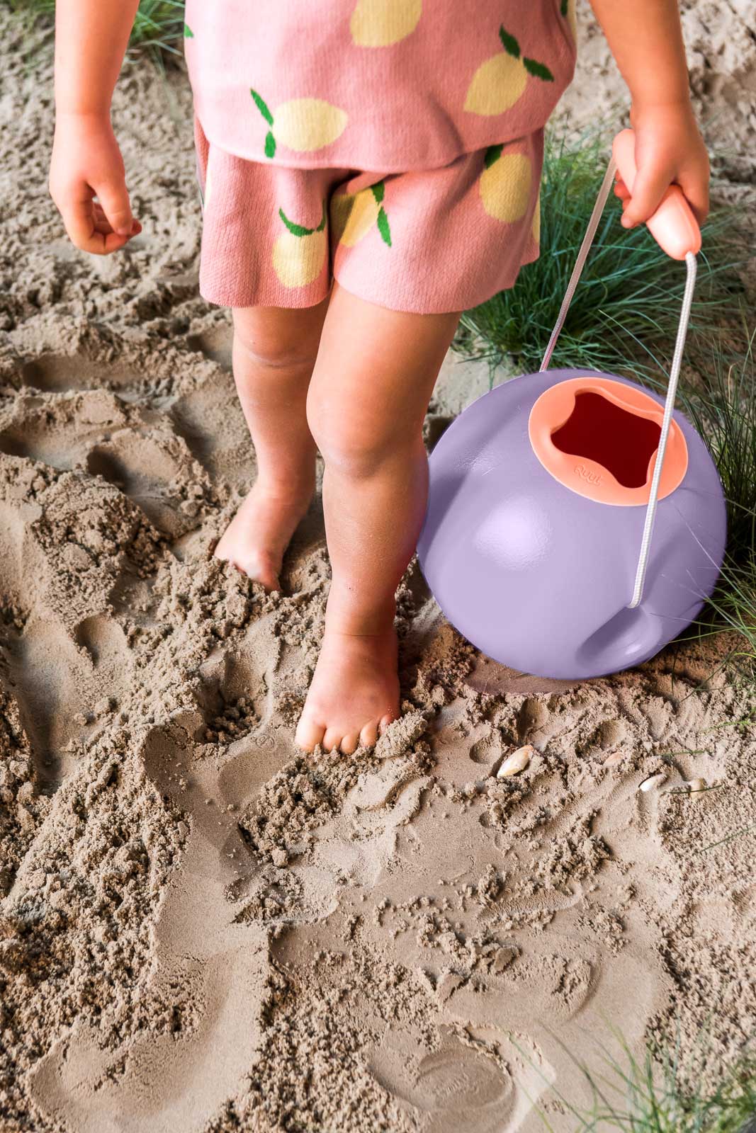 Quut Ballo, No spill bucket. Beach Sand and Pool Toy!
