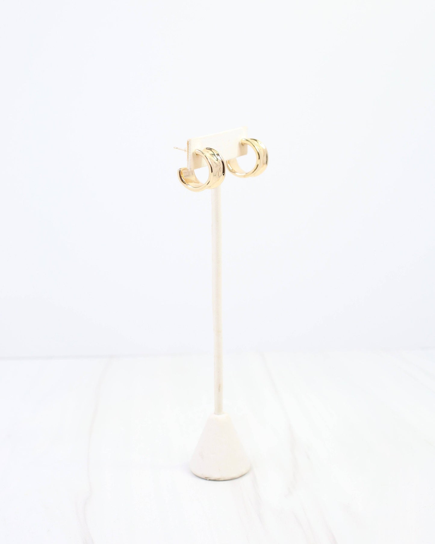 Port Gibson Hammered Hoop Earring, Gold